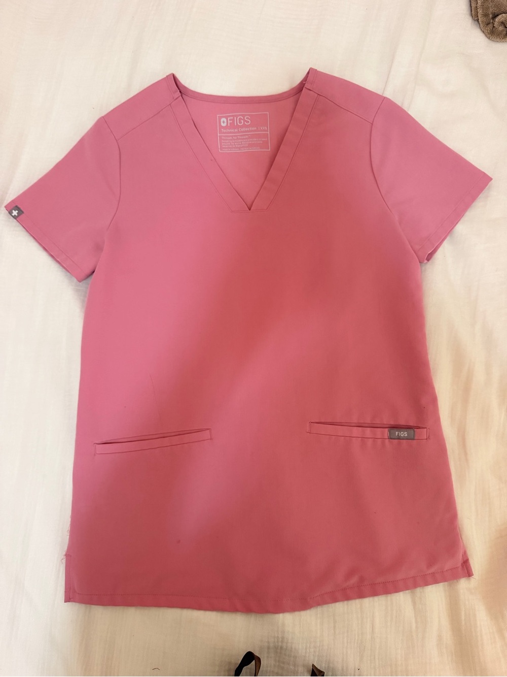 Women’s casma three pocket scrub top